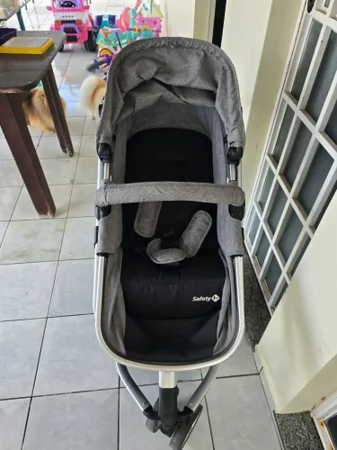 Carrinho/ Moisés e bebê conforto 3 em 1
