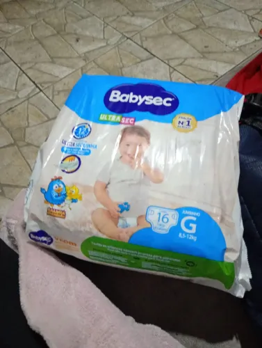 Vendo uma fralda g ela está nova não serve pra minha filha retirar no bairro Uberaba