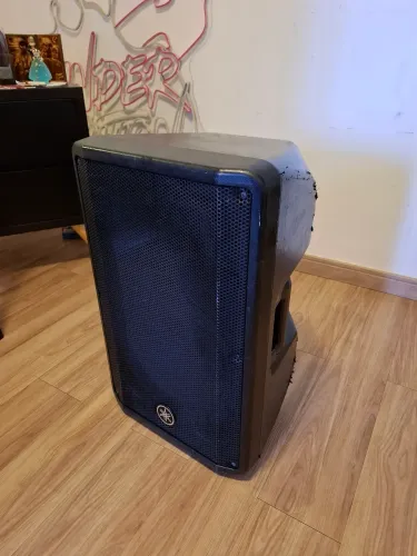 Caixa de Som Yamaha DBR 12 - 2000W