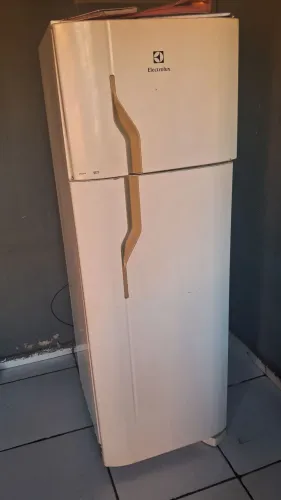 Geladeira nao esta gelando a parte de baixo