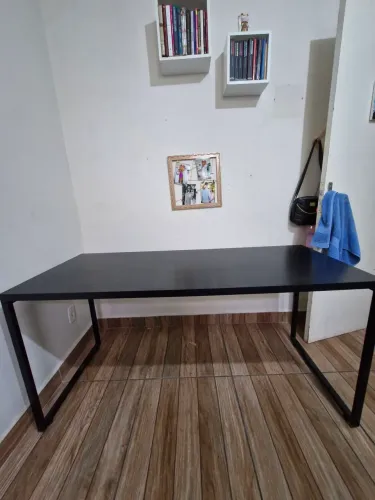 Escrivaninha reforçada preta