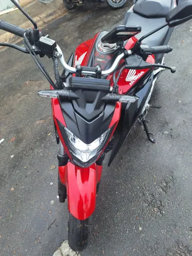 HONDA CB 300F 2025- ÚNICO DONO - 24.000,00