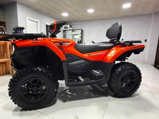 Quadriciclo Cforce 520 ainda na garantia