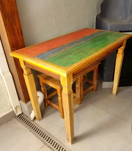 Mesa madeira demolição 1.06x60cm e 2 banquetas excelente estado