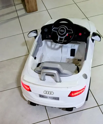 Carrinho Elétrico Branco Audi TT Rs 2.4Ghz 12V Bel Brink