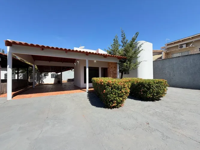 Casa para Locação com 4 Quartos na 110 Sul atras do Gigante