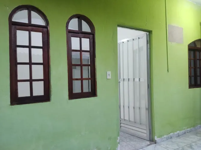 Alugo casa no ipê 