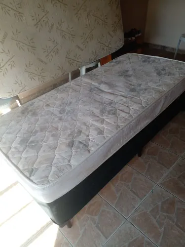 Cama box solt. completa , colchão espuma dens.33 já higienizada med.1.90 m. cp. 90cm lg