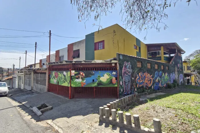 Sobrado para venda em Bortolândia com 3 quartos, 206m²
