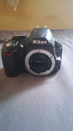 Vende-se Nikon D3100 