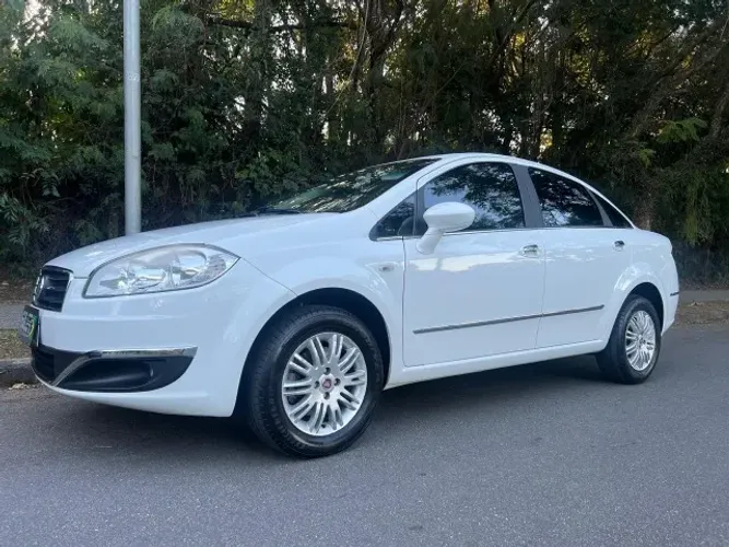 Fiat Linea Essence 1.8 Flex 16V 4P 2015