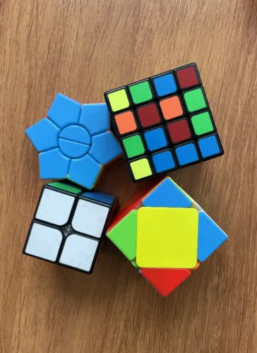 Kit de cubos mágicos variados
