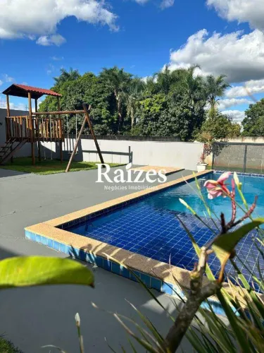 Chácara com 2 quartos e ampla área verde no Morada dos Pássaros em Uberlândia
