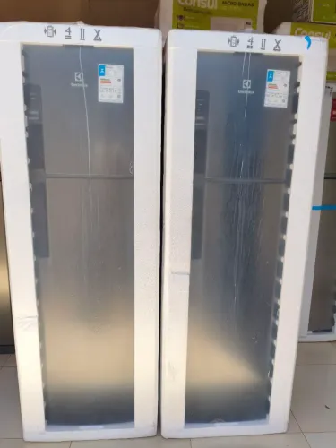 Geladeira Elétrolux 380 litros Black inox inverter -Nova
