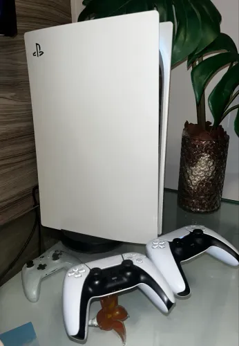 PS5 Fat digital + 2 controles + 25 jogos