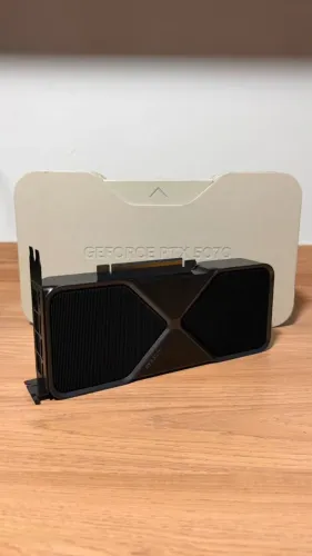 RTX 5070 Founders Edition - Performance de Nova Geração 