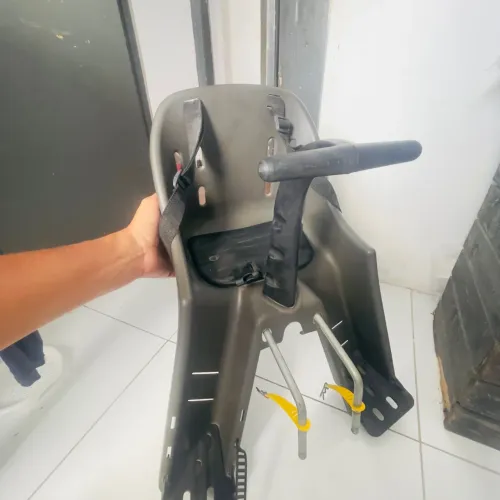 Vendo cadeirinha de bicicleta nunca usada