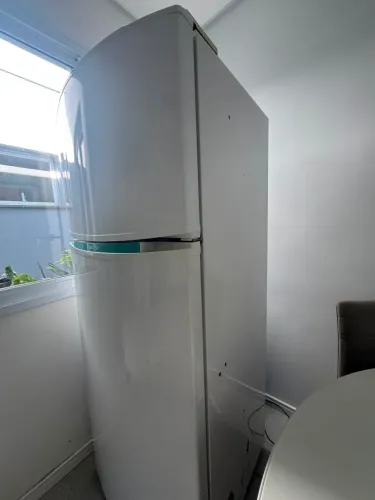 Vende se geladeira com friezer