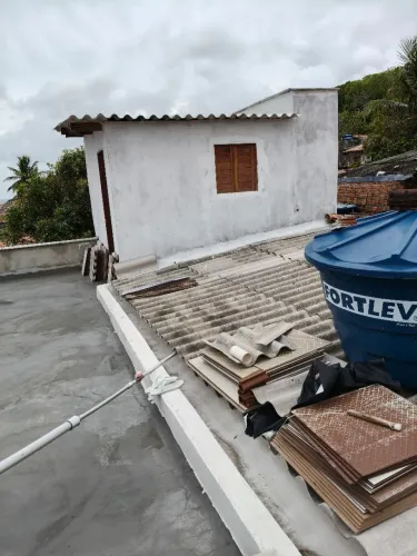 Banho de sol na laje e carro particular