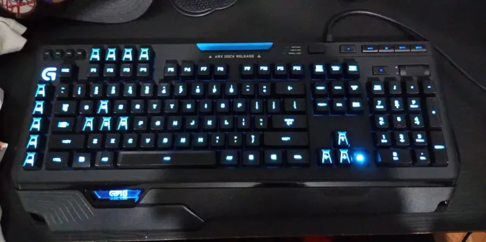 Logitech G910 Orion Spectrum RGB Mecânico ? Conservado