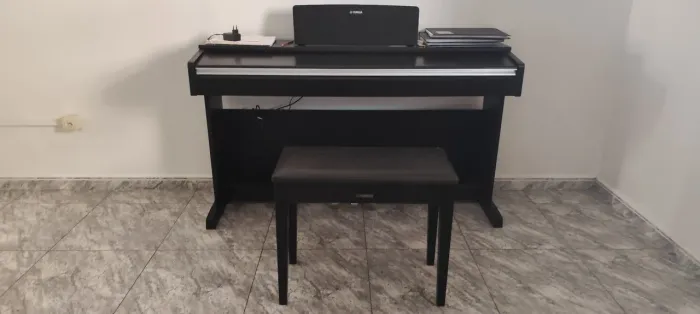 Piano digital Yamaha YDP 142R