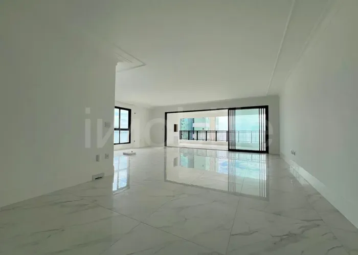 Apartamento quadra mar no Edifício La Martina em Itapema.