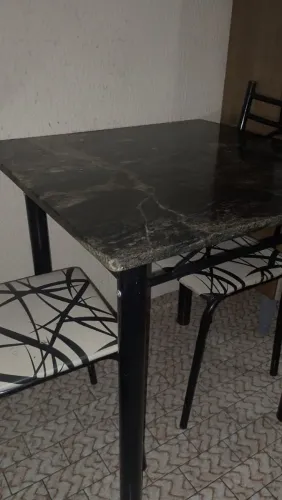 Mesa de granito+4 cadeiras R$550,00