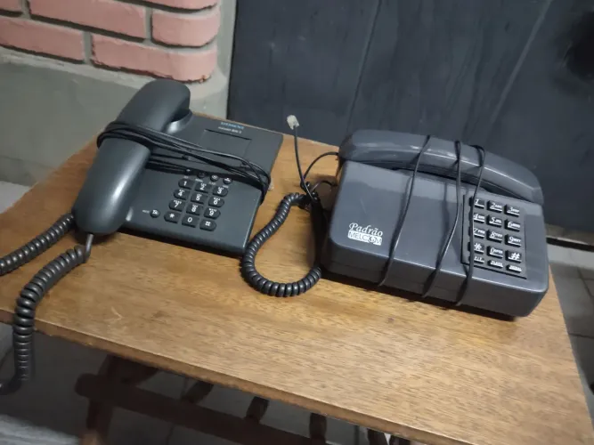 Kit com 2 telefones antigos