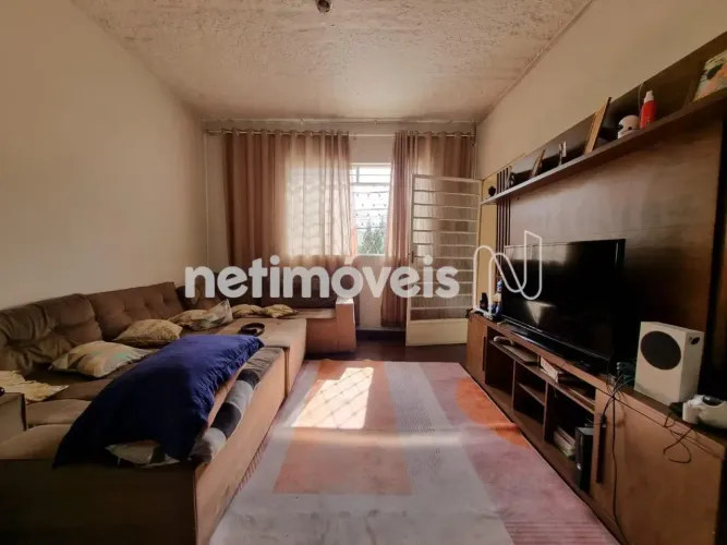 Casa de 03 quartos + 04 quitinetes à venda no Bairro Caiçara