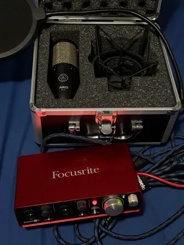 Kit studio - AKGP220 +Focusrite2i2