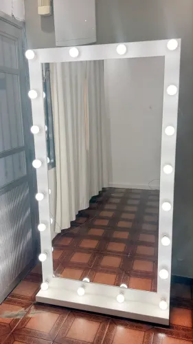 Espelho de Chão com Rodinhas - Usado