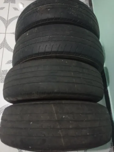 Pneus 175/70 R13 em bom estado