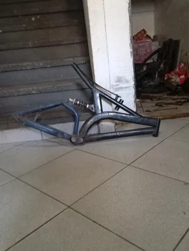 Quadro de aro 20, com suporte para banco XR 