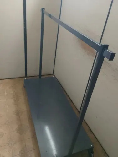 Aparador de rodinha para loja pendurar roupas