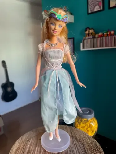 Barbie Odette Lago dos cones Hora do chá - Detalhe no pé - Usada
