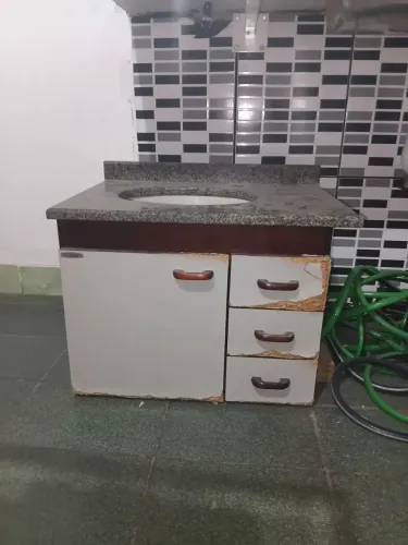 BALCÃO COM PIA DE GRANITO
