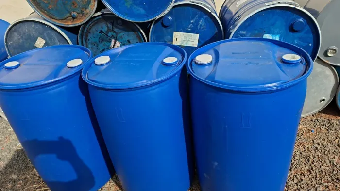 Tambores de plástico 200L.