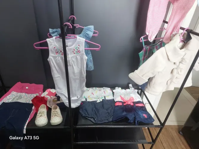 Kit bebê menina 0 a 9M com 14 itens contendo macacoes, calças, babadores etc