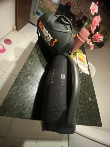 Vendo bombox seminova em ótimo estado de conservação
