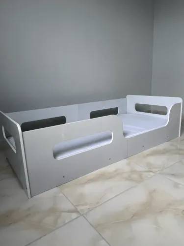 Cama infantil com colchão Nova ( não foi usada)