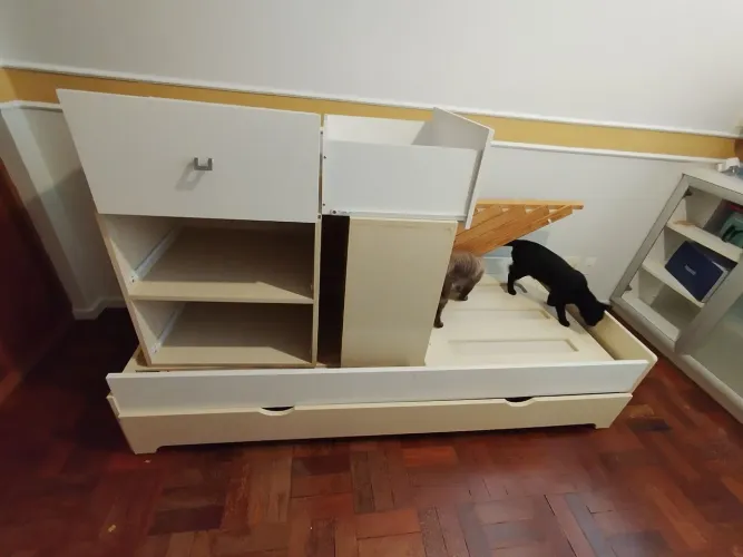 Berço multifuncional com colchão infantil. Marca DIVICAR.