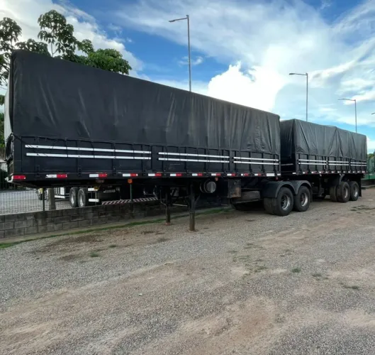 Bitrem 7 eixo, Graneleiro 7,10m cada, com Tampas 2 m, Noma, 2004, Cor Preta