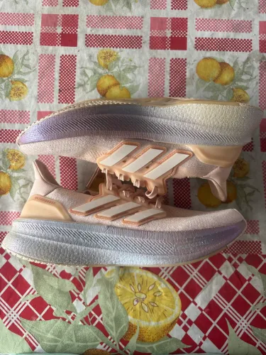 ADIDAS ULTRABOOST SEMINOVO