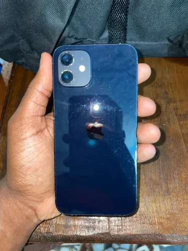 Celular iPhone 12