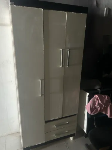 Guarda roupa de solteiro não faço entrega da pra levar sem desmontar!