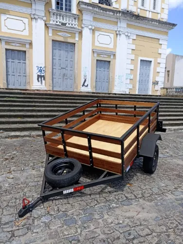 Reboque aberto estilo fazendinha
