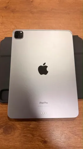 iPad Pro M2 11? 128gb Wi-Fi + Apple Pencil + Magic Keyboard