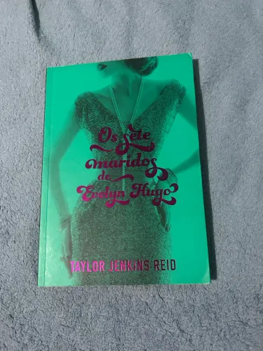 Livro Os sete maridos de Evelyn Hugo
