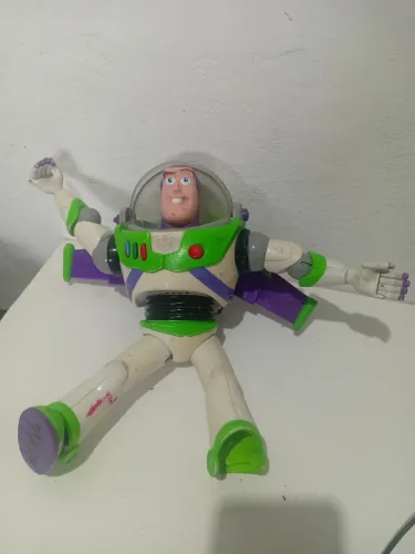 Boneco Buzz Lightyear