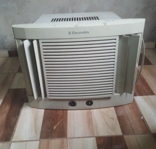 Vendo este ar condicionado chama no zap * chama que negócio 